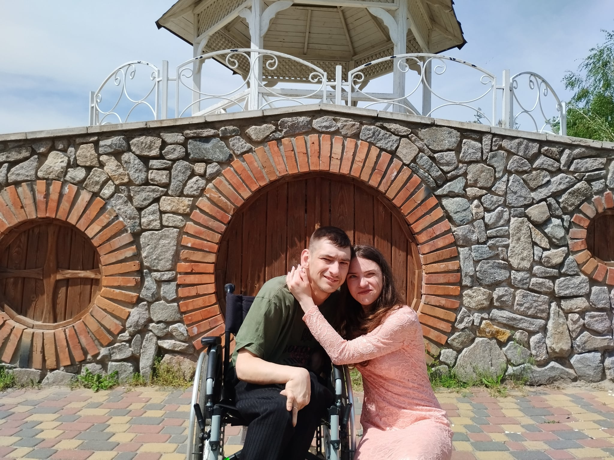 «Привіт, мила!»: волонтер зі складною формою ДЦП Володимир Малуха одружився