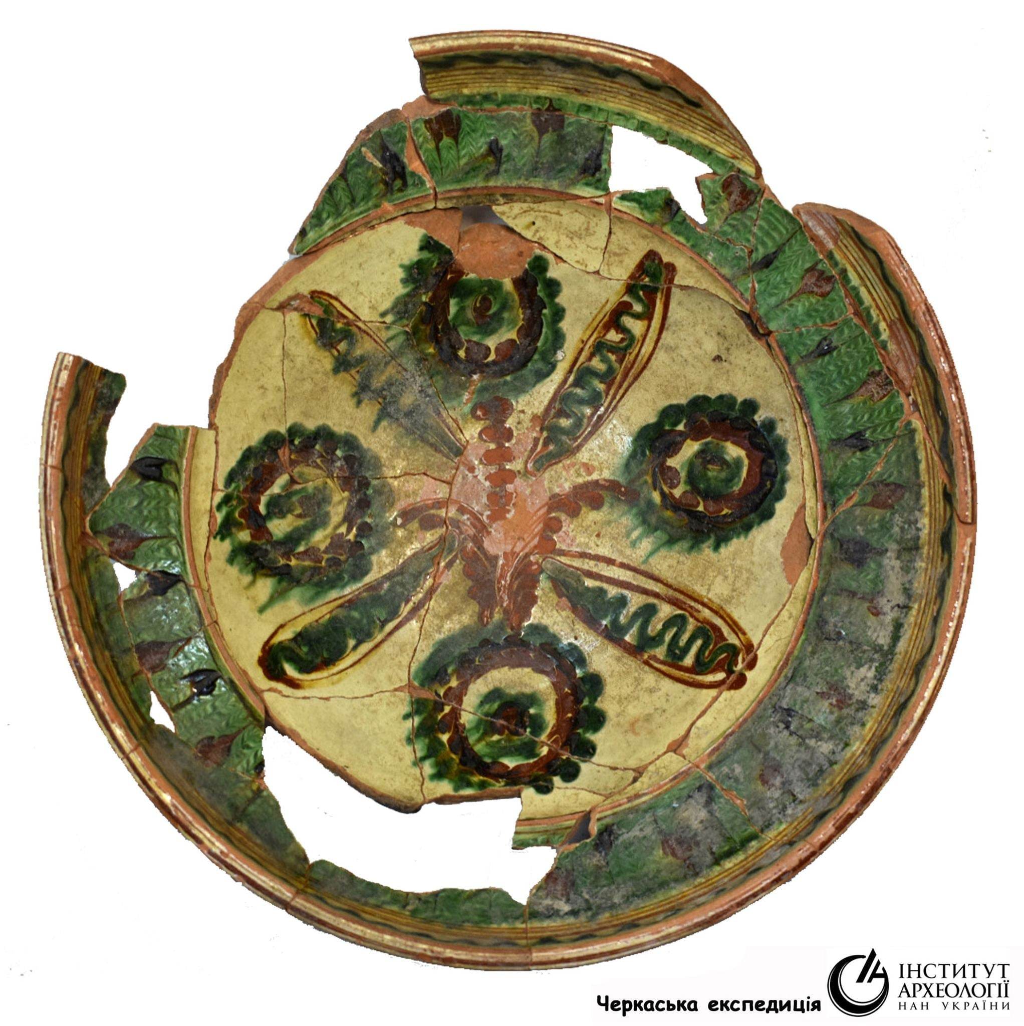 Черкаські науковці показали колекцію мальованих мисок кінця XVIII століття з міського Подолу