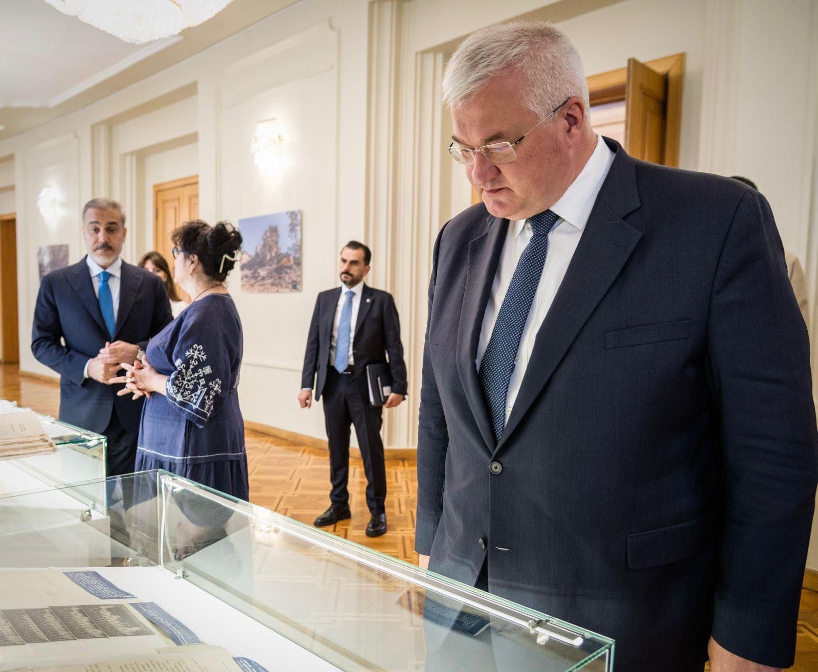 Правильні назви назви та самоповага мають бути першочерговими.