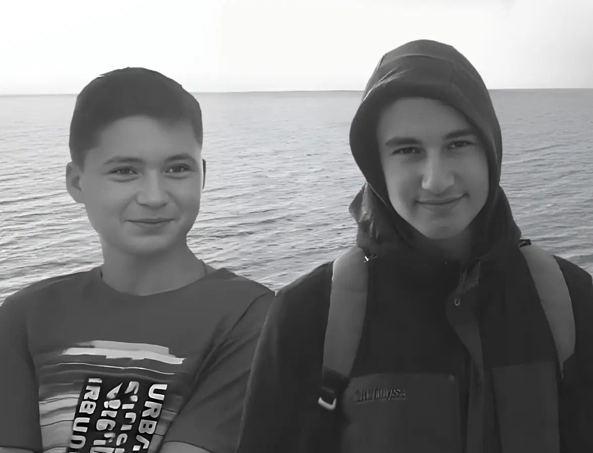 Зеленський відзначив орденом Свободи 16-річних Тіграна Оганнісяна та Микиту Ханганова, яких окупанти два роки тому вбили у Бердянську.