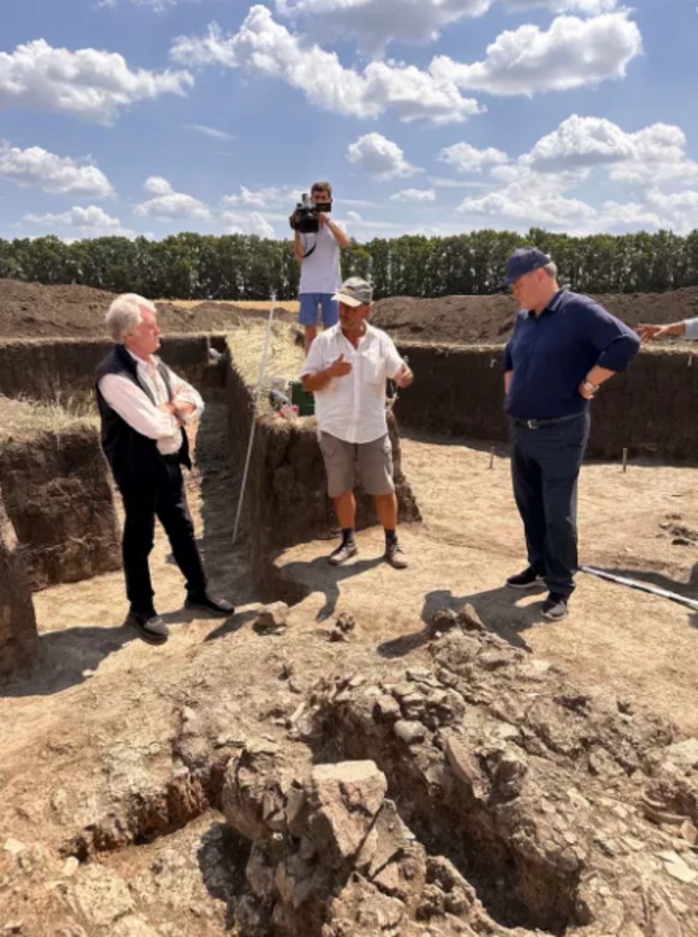 У Легедзиному на Черкащині відкрили павільйон з трипільськими гончарними горнами