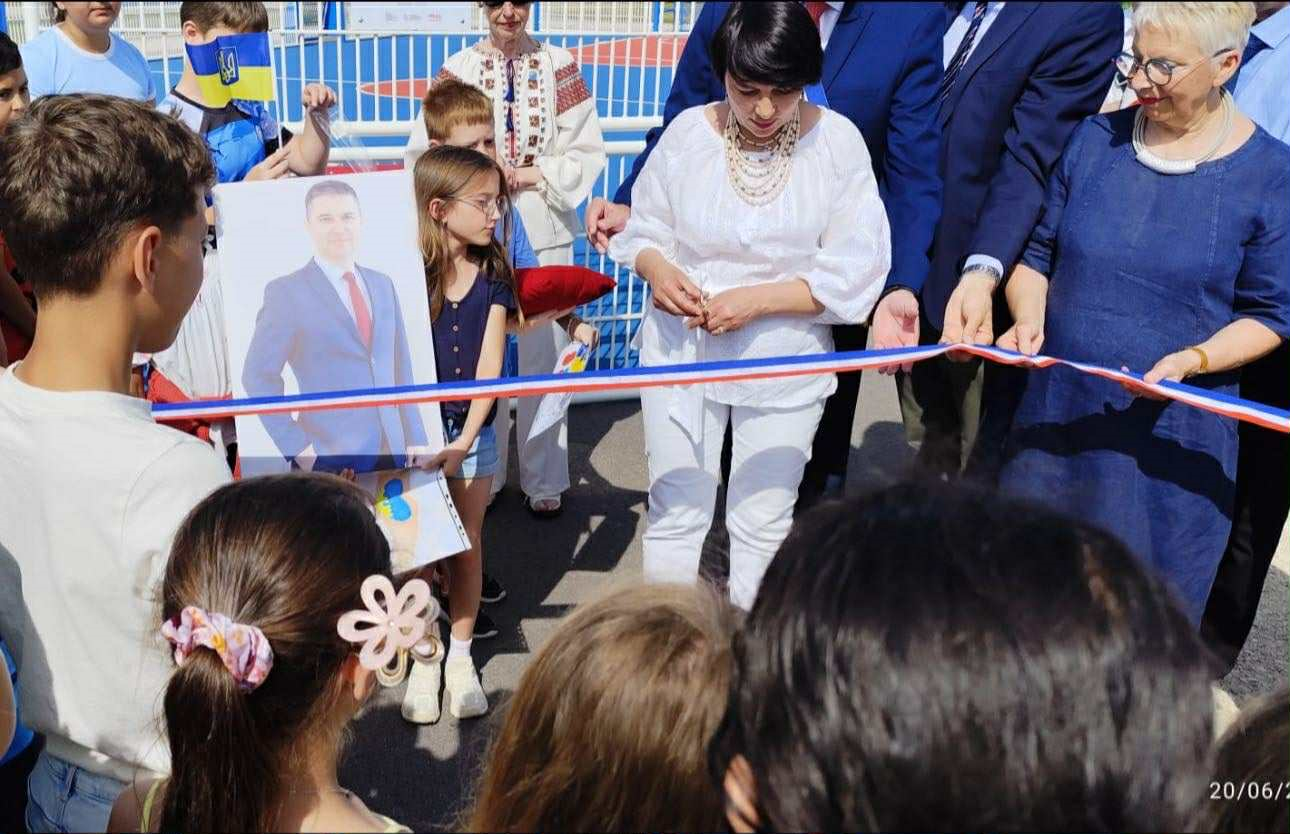 Відвага не має кордонів. У Франції відкрили стадіон на честь загиблого ексмера Умані Олександра Цебрія