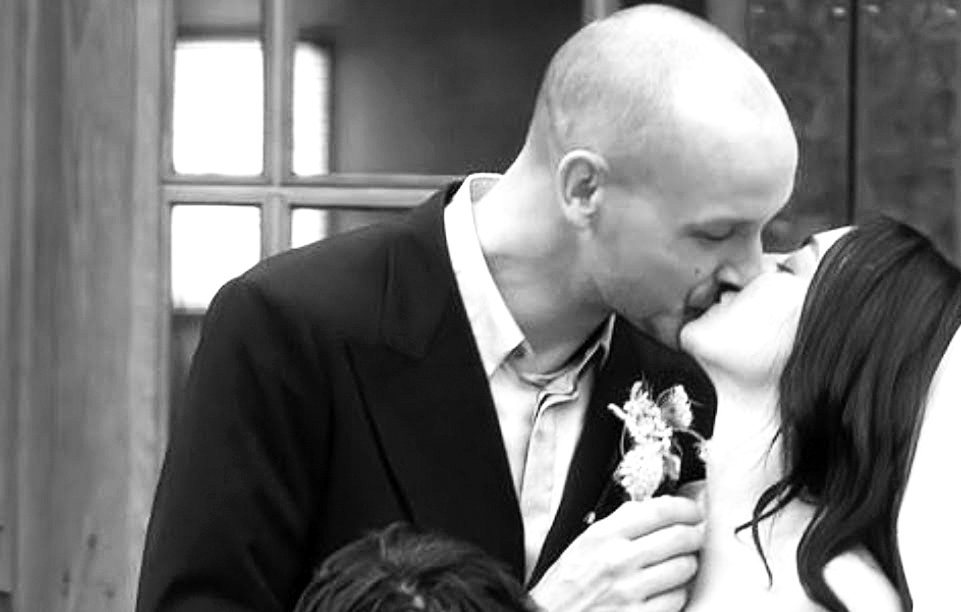 Британська співачка Charli XCX вийшла заміж за барабанщика The 1975 Джорджа Деніела