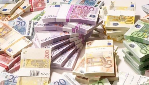 На виконання індикаторів в України є до 12 місяців після закінчення кварталу.