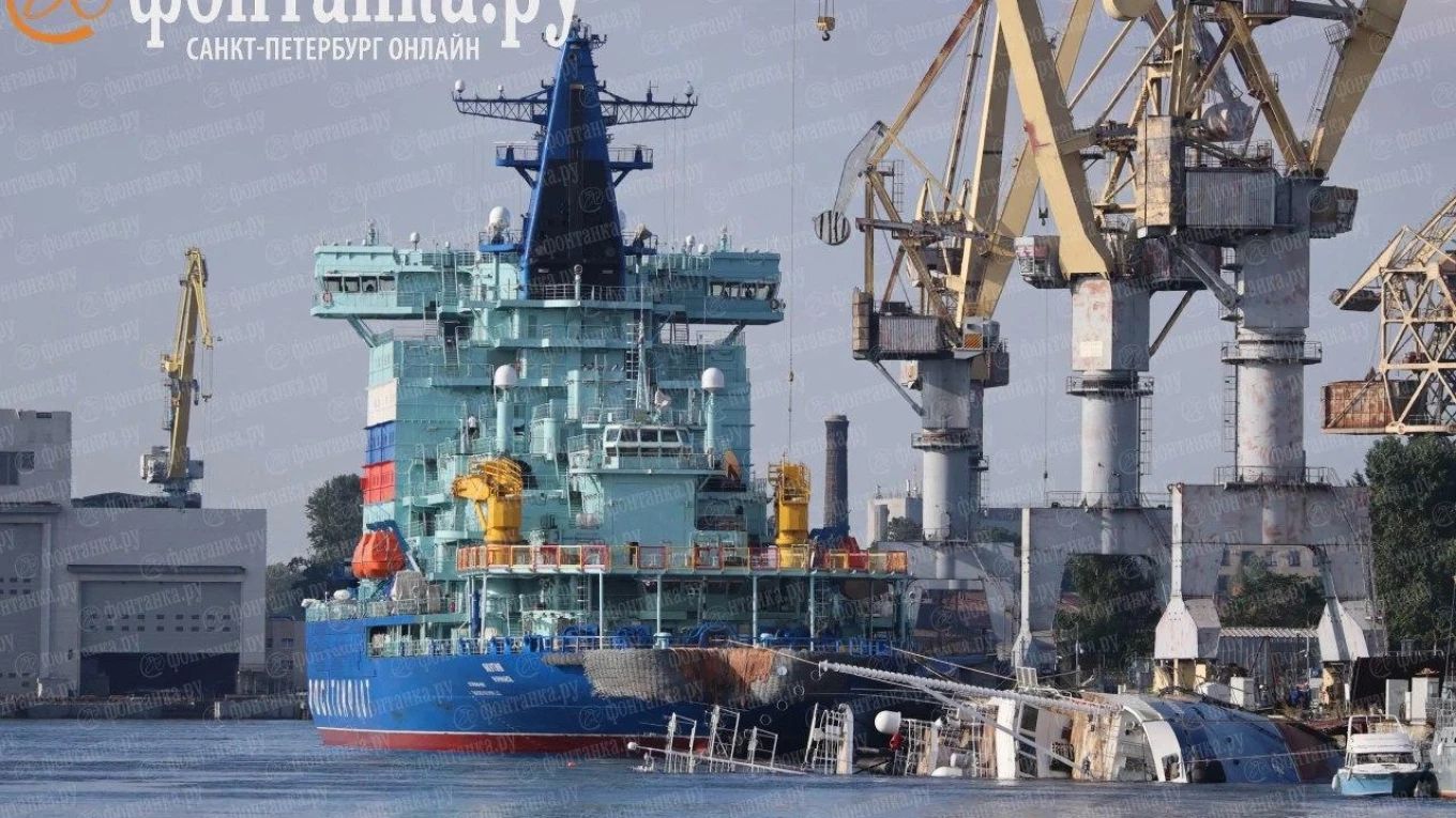 Новий буксир російського флоту затонув у Санкт-Петербурзі.