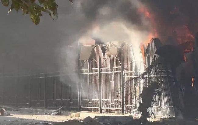Окупанти вдарили по центральному ринку в Сумах.