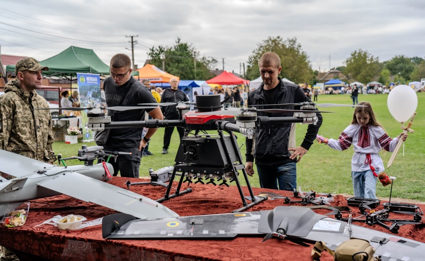 Презентували, частували і донатили. На Рівненщині відбувся масштабний захід для ветеранів війни і чинних військовиків
