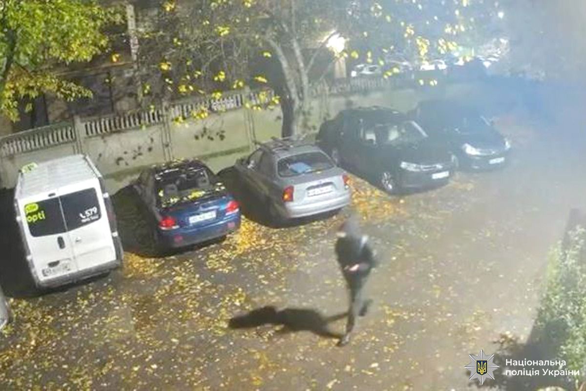 Затримано зрадника, який за завданням спецслужб рф підпалив автомобіль та планував теракт у столиці .