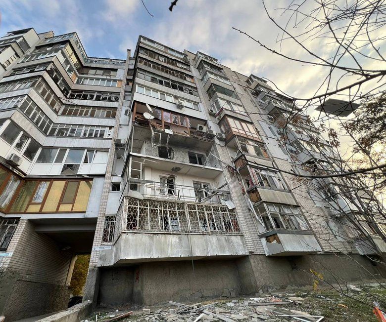 Наслідки нічного бомбардування рашистами Херсону.