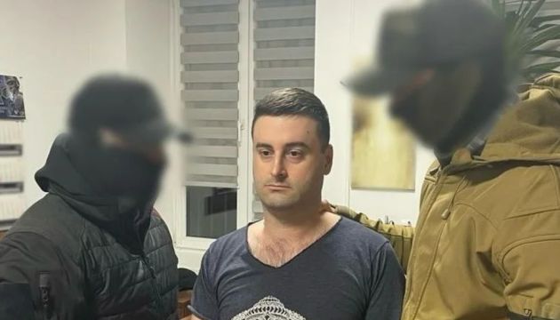 Кирило Молчанов обвинувачується у проведенні інформдиверсій проти України на замовлення фсб та зовнішньої розвідки росії.