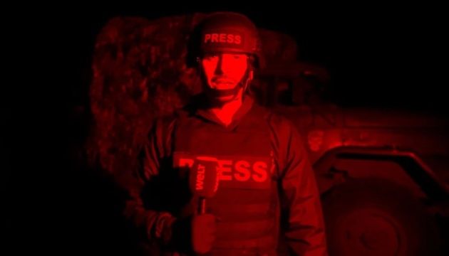 У результаті росатаки один солдат загинув, а інший тяжко поранений. У репортерській команді Набера постраждало троє людей.