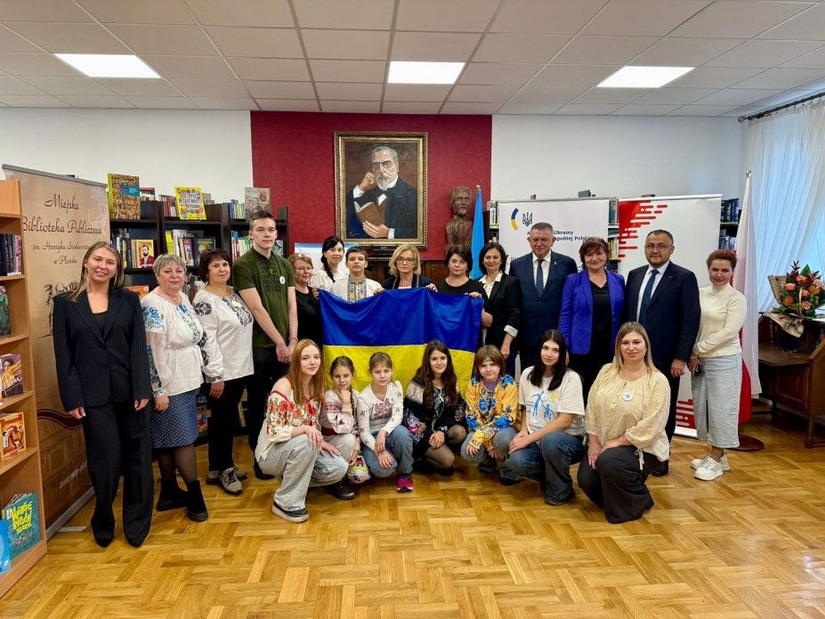 Цієї осені у світі відкрили рекордну кількість українських книжкових поличок.