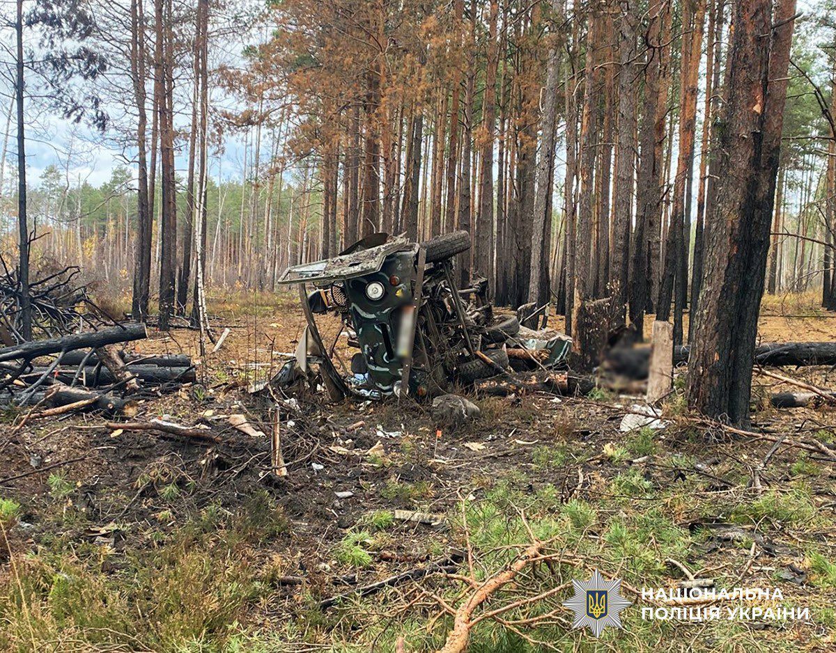 Одне із авто, яке підірвалося на міні.