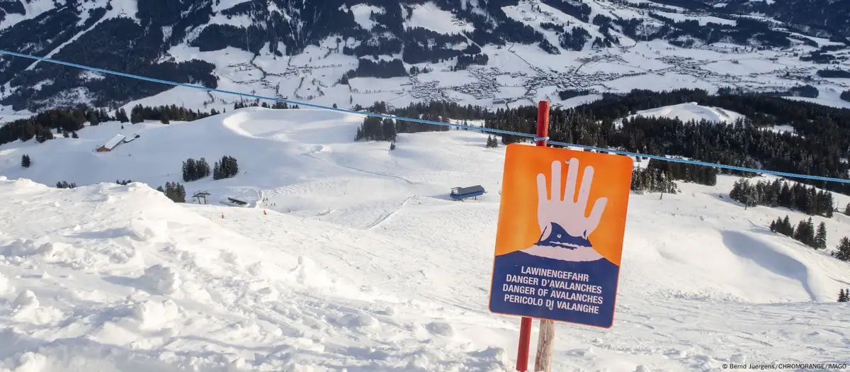 У Південному Тіролі внаслідок сходження лавини постраждали дві групи альпіністів. П'ятеро загинули, двоє вижили.