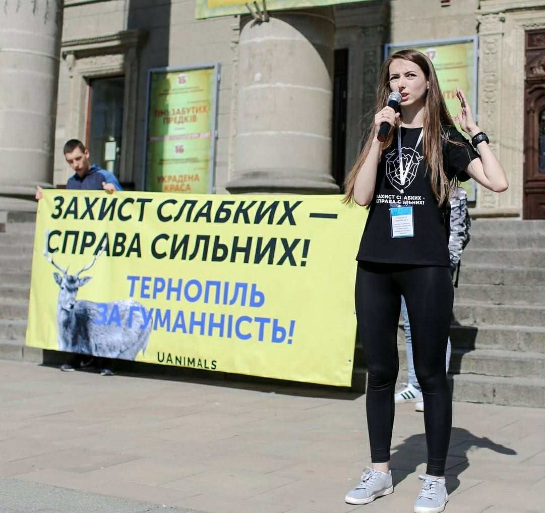 Людмила Чеховська під час акції «Марш за тварин».