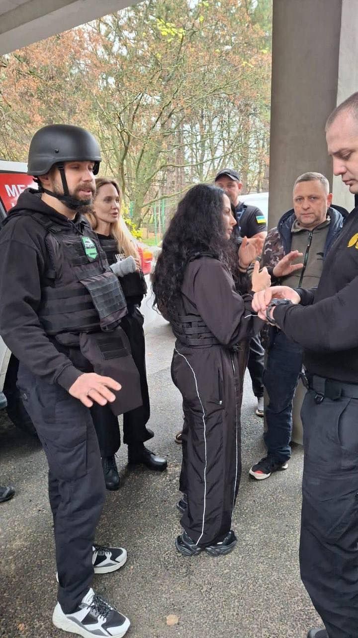 Охоронця Анджеліни Джолі затримав ТЦК.