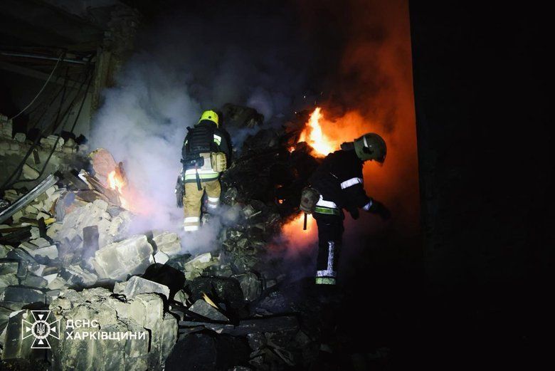 На Харківщині внаслідок нічної масованої атаки російських БпЛА виникли масштабні пожежі.