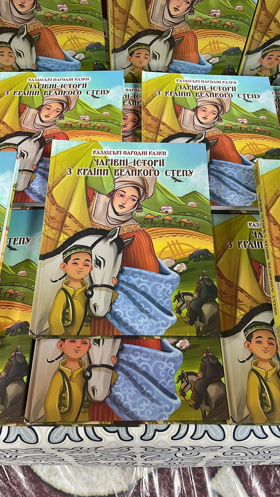 Чарівні історії Великого Степу. Збірка казахських казок українською мовою поповнила бібліотеки