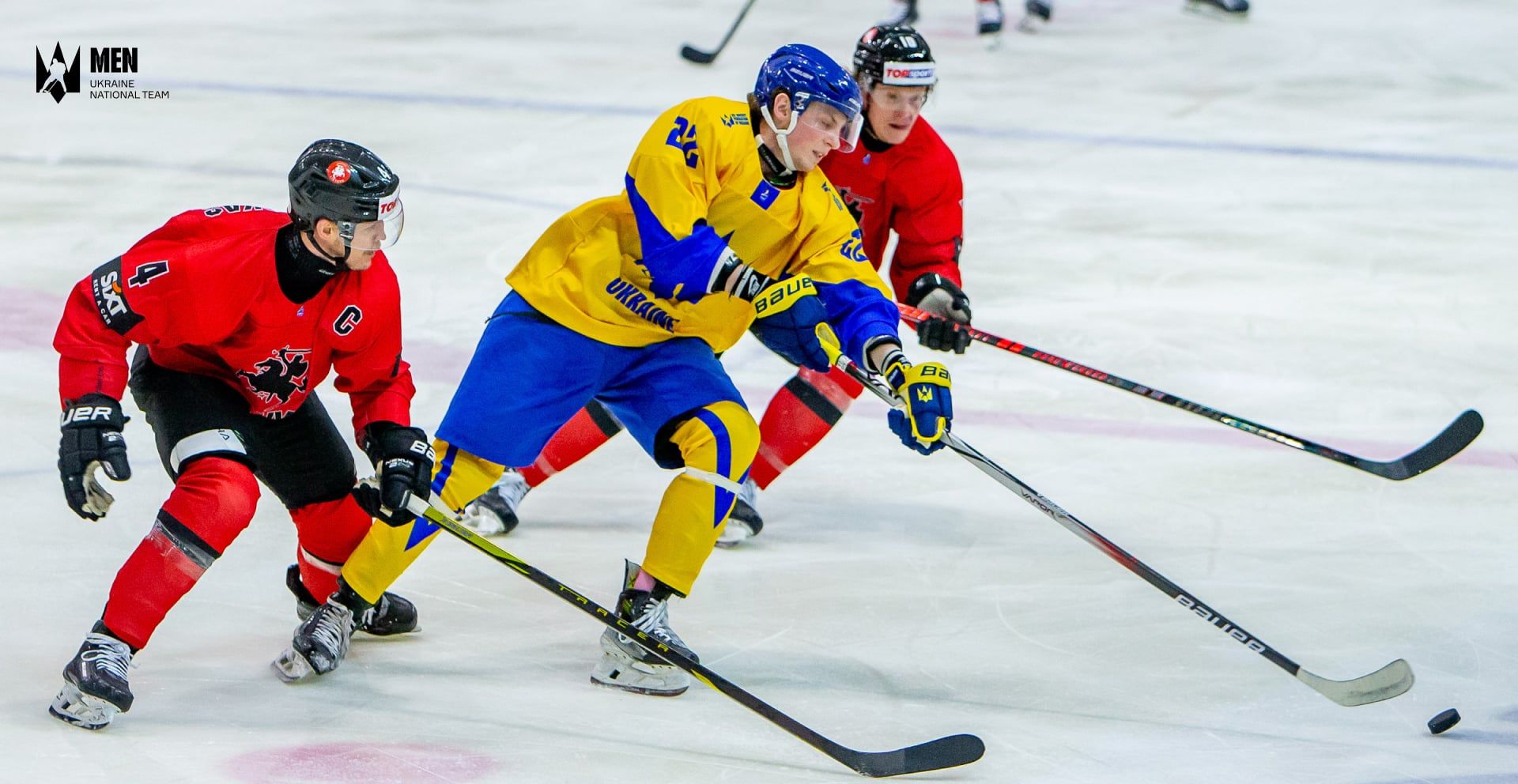 На старті ЄКН українські хокеїсти програли збірній Литви та перемогли команду Румунії.