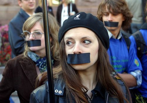 Останні дії представників влади, спрямовані на підрив державної мовної політики, є прямою загрозою національній безпеці і єдності України.