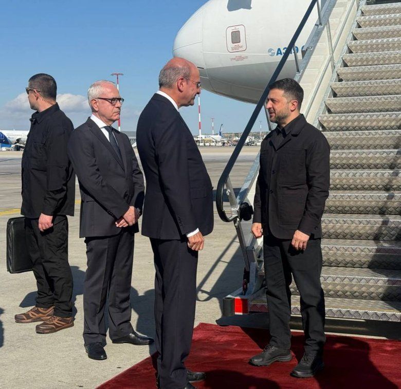 Зеленський прибув із візитом у Грецію.