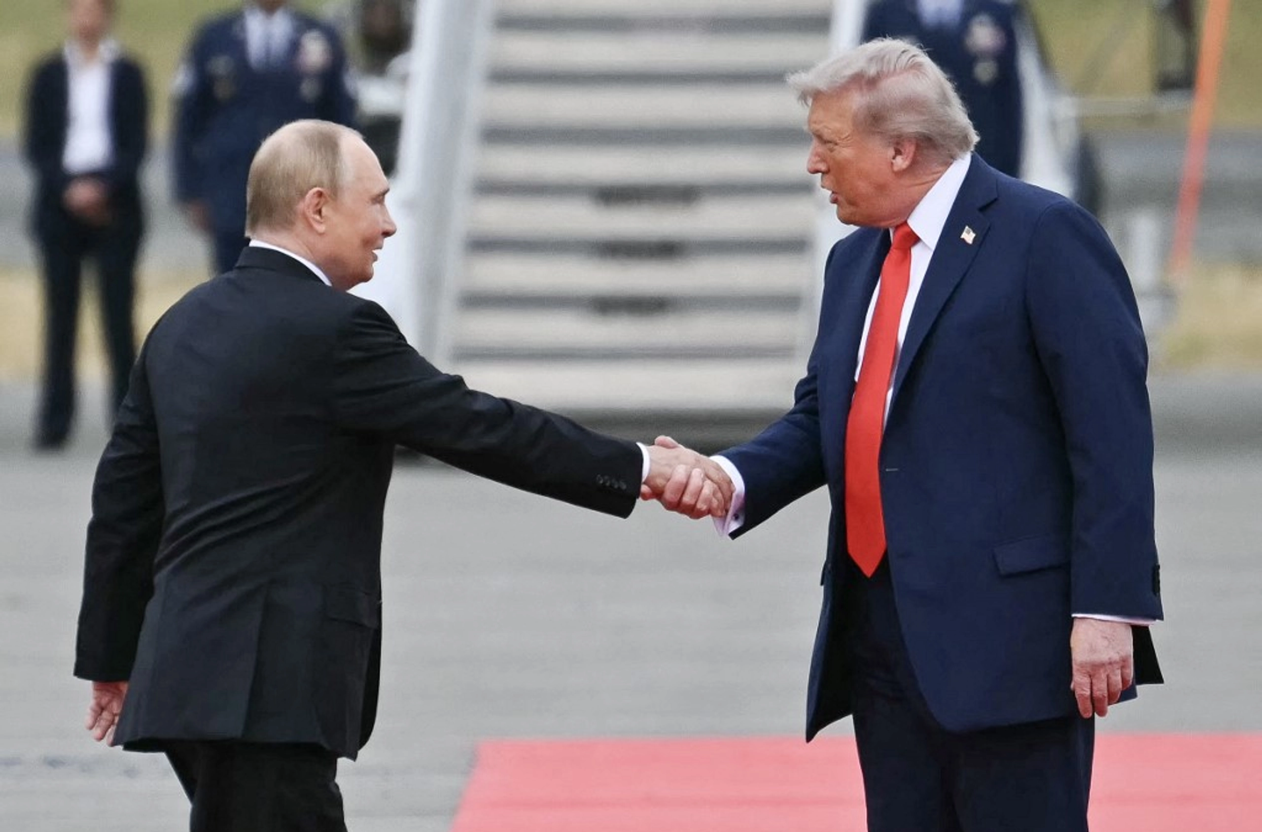 Між війною та капітуляцією. путін вимагає від Трампа всю Україну