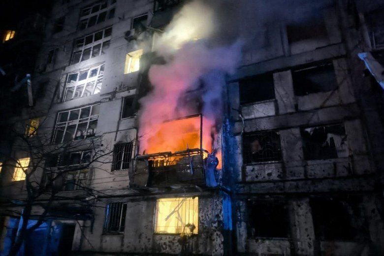 У Дніпрі дрон вручив у багатоповерхівку: багато постраждалих