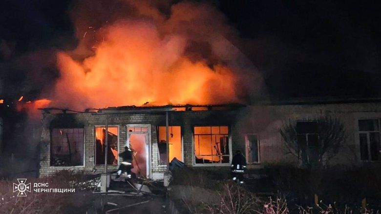 Неспокійна Чернігівщина: Центр дитячої творчості в Корюківці постраждав від ворожої атаки