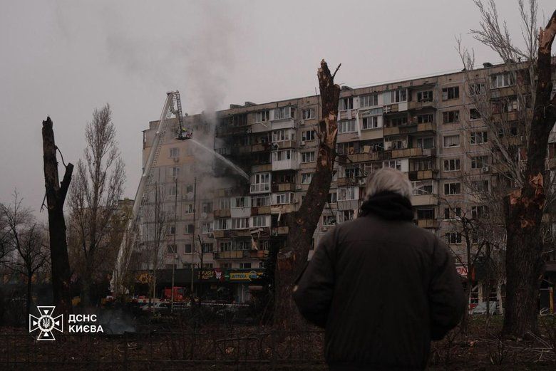Багатогодинна масована атака Києва: є влучання у багатоповерхівки, загиблі та багато поранених, фото