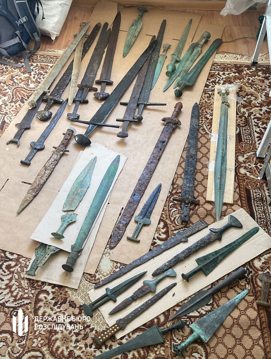 Колекція вражає різноманіттям та історичною цінністю.