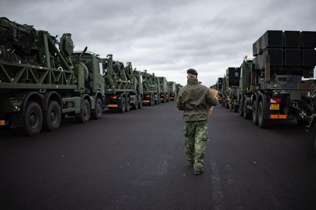 Голландські солдати та ППО захищають військовий вузол у Польщі.