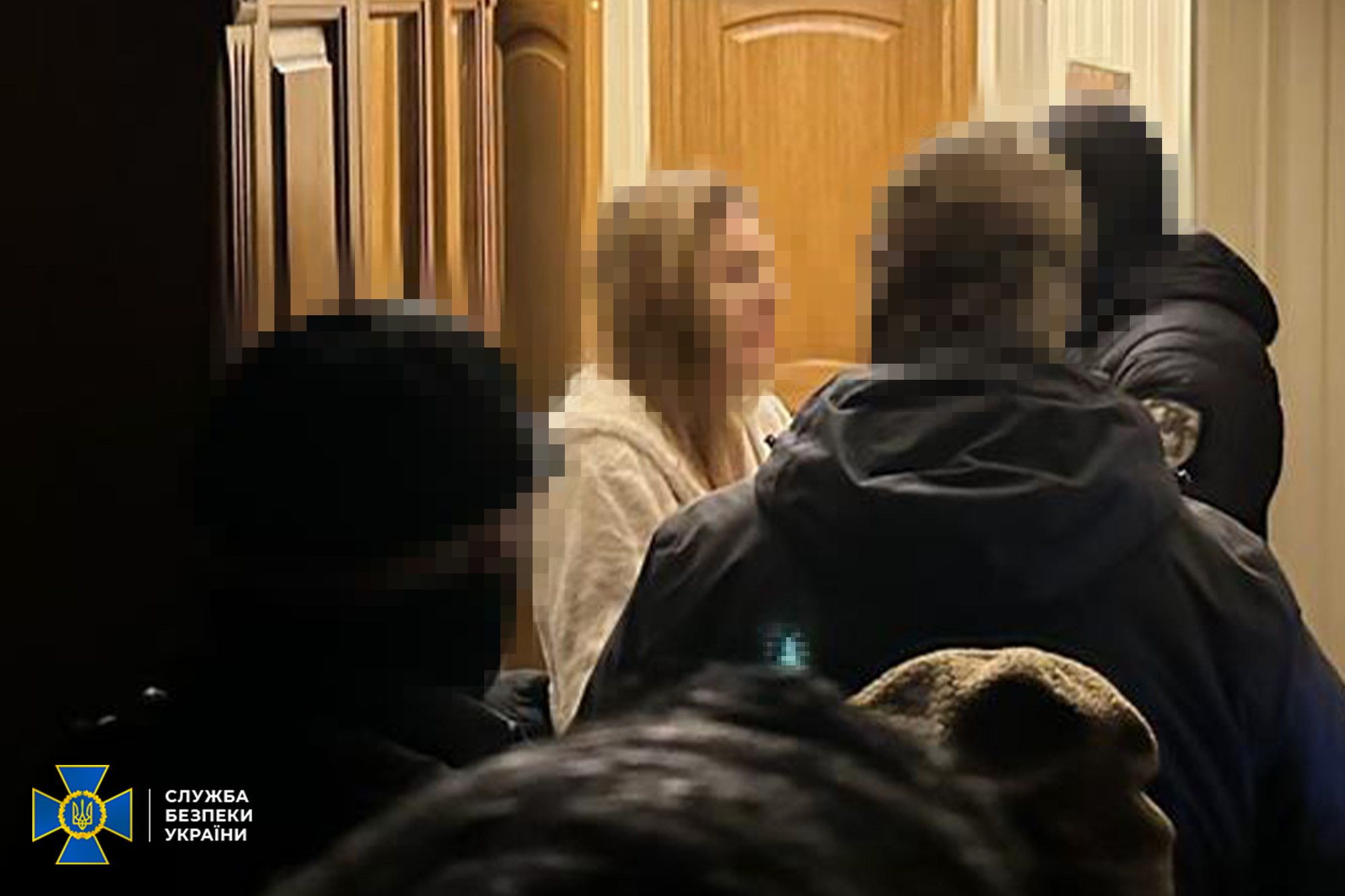 Під час обшуків за місцями роботи та проживання народної обраниці та її спільників виявлено докази злочинної діяльності.