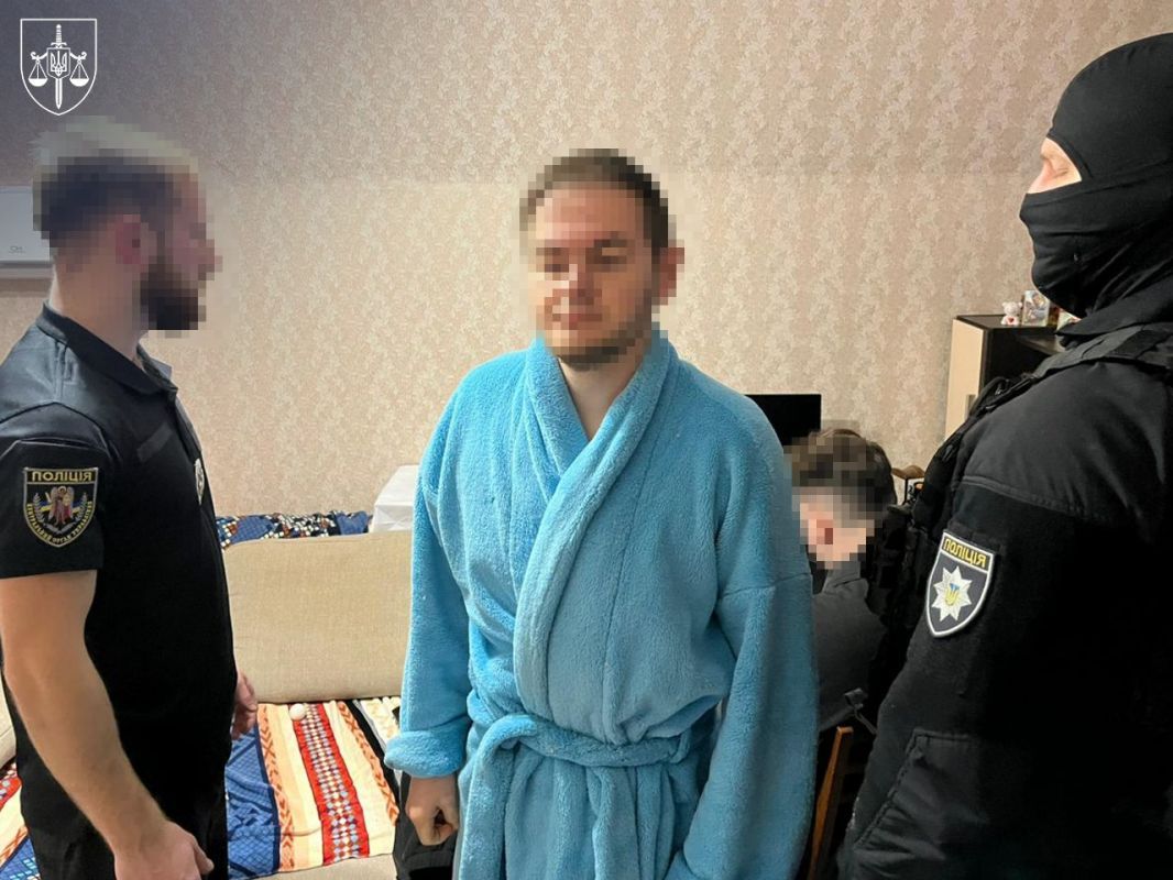 «Заробляли» на дитячій порнографії - двом адміністраторам підпільної мережі вебсайтів повідомлено про підозру.