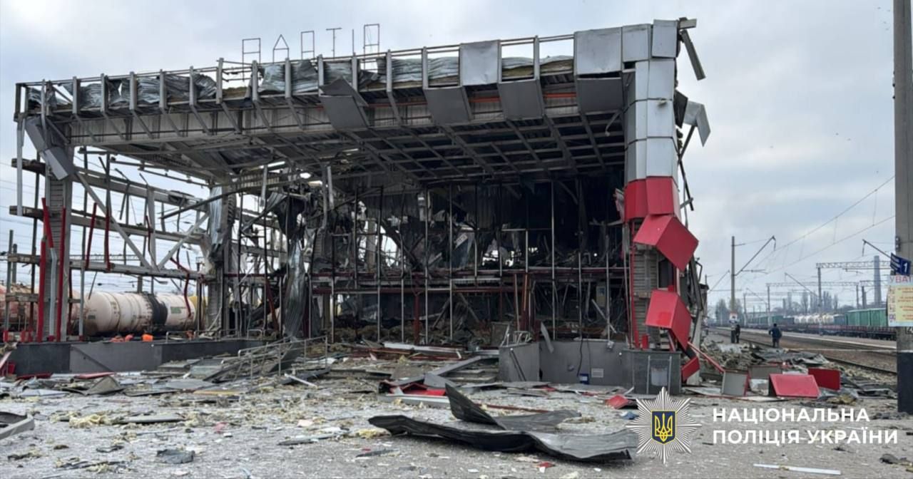 Все що залишилося від вокзалу в Фастові після нічної атаки рашистів 6 грудня.