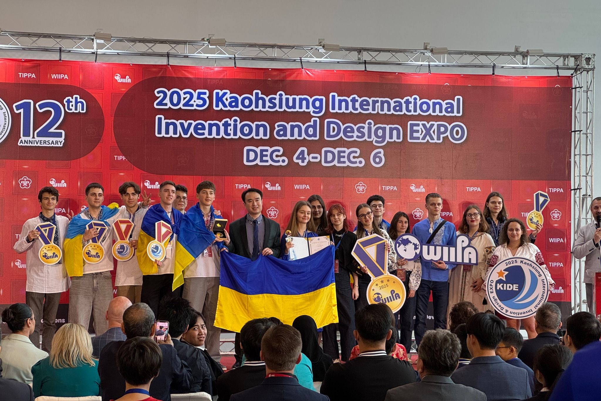 Українські школярі здобули 19 нагород: вибороли 5 золотих, 4 срібні та 6 бронзових медалей, а також 2 спеціальні гранд-нагороди.