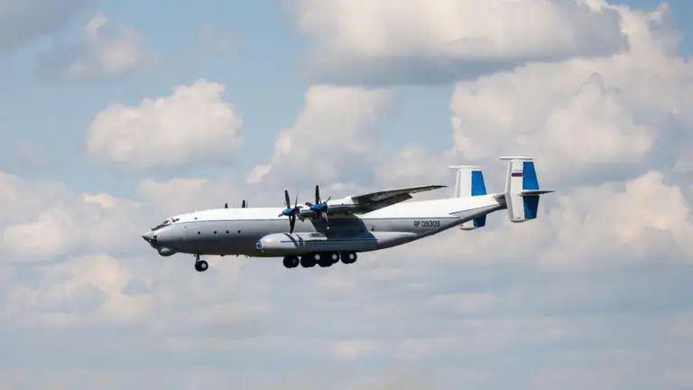 У Іванівській області росії сталася авіатроща - Ан-22 впав біля водосховища.