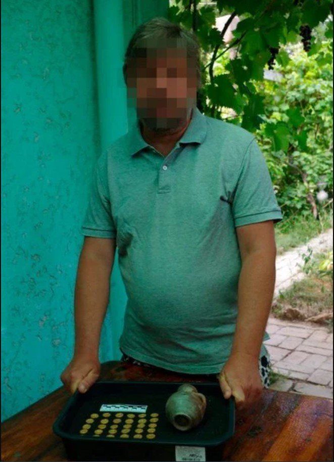 У Польщі затримали російського археолога, якого Україна оголосила в розшук.