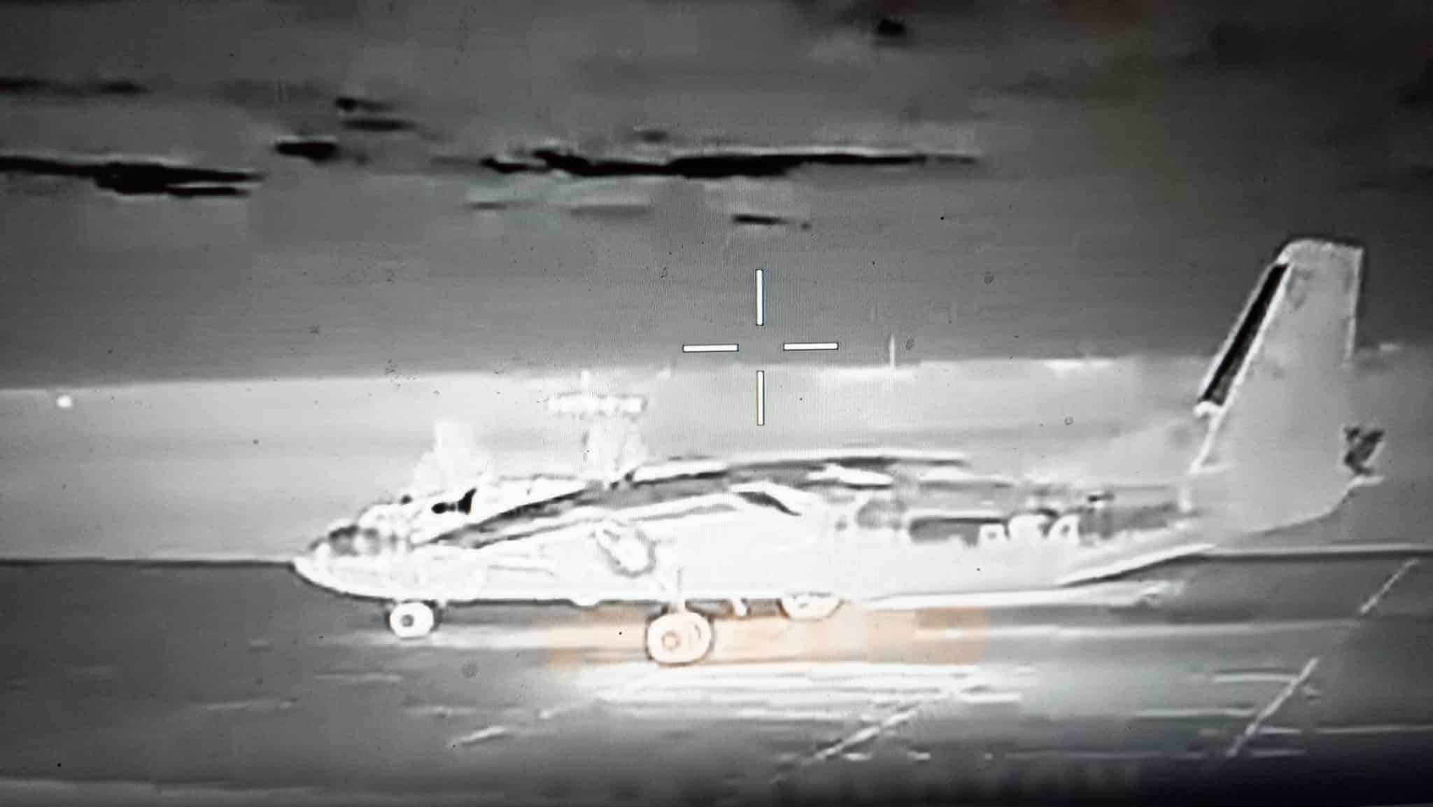 Російський АН-26 за мить до знищення на аеродромі "Кача".