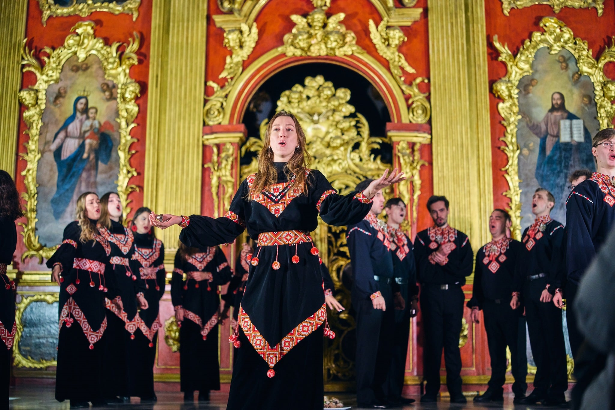 Унікальний «Щедрик». В Андріївській церкві співали хор «Київ» та «Слово і голос» зі Львова