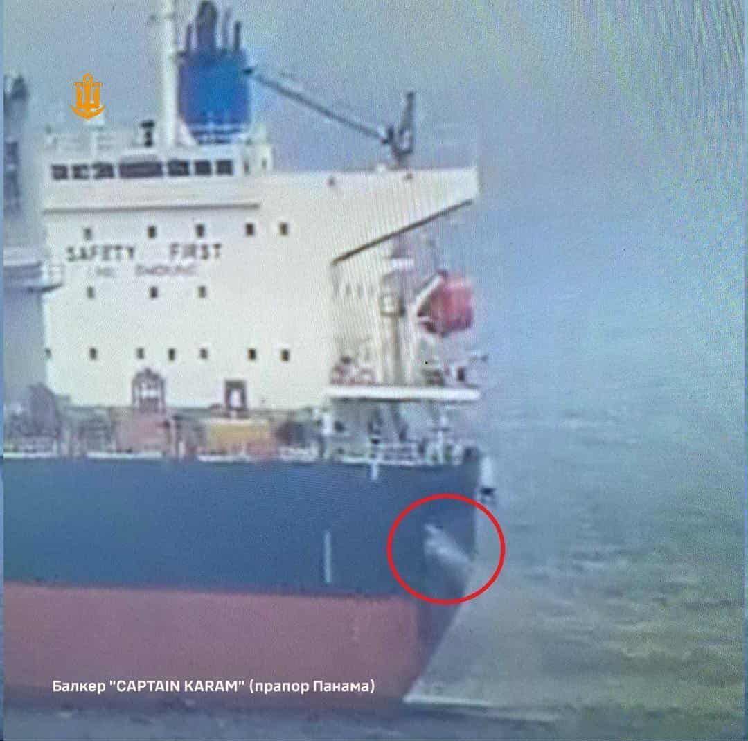 Наслідки атаки рашистів на одне з іноземних цивільних суден.