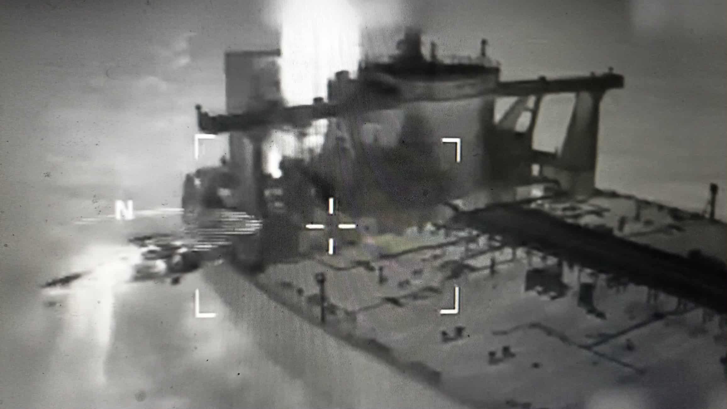 Полювання на судно, яке перевозить підсанкційну іранську або венесуельську нафту, тривало близько 2 тижнів.