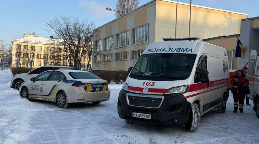 Подвір"я школи у Києві, де сталася надзвичайна подія.