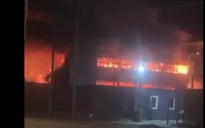 СБУ та ВМС уразили завод із виробництва дронів у російському Таганрозі.