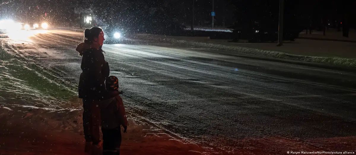 Хоч у Києві й не скасували дію комендантської години, але під час її дії дозволені певні винятки,