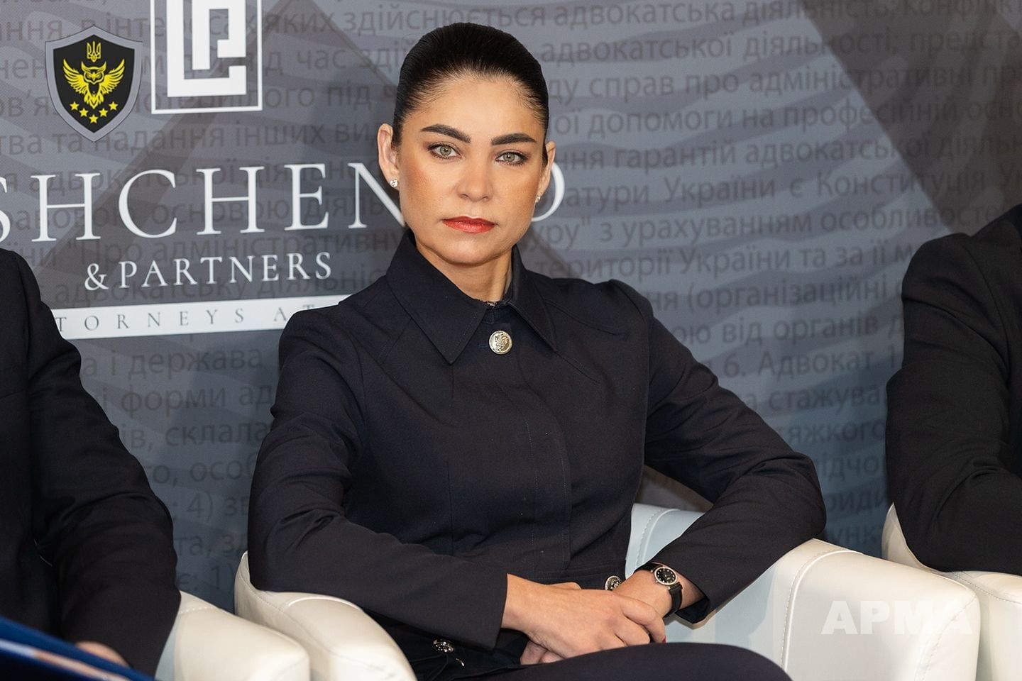 Криве дзеркало фактів