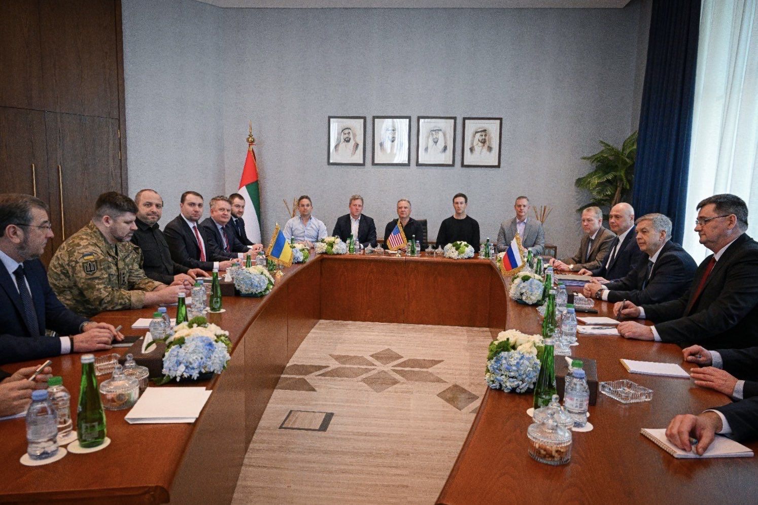 рф лише вдає, що веде мирні перемовини.