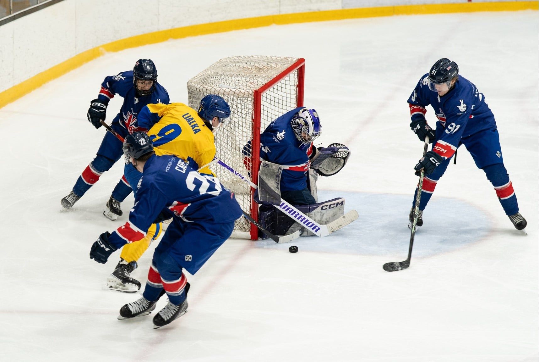 Вітчизняні хокеїсти, попри стартову поразку від Великої Британії, виграли турнір чотирьох команд Європейського Кубка націй у Шотландії.