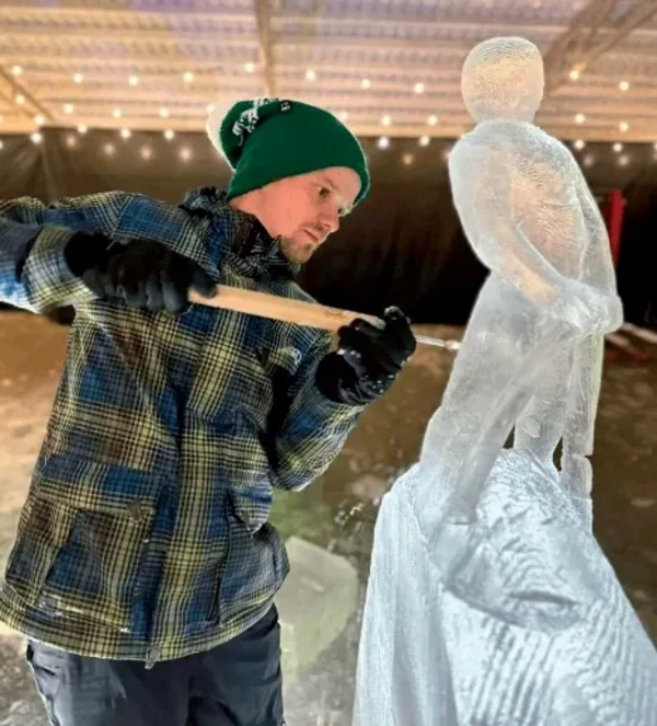 Скульптор з Полтави Олекса отримав «срібло» на конкурсі льодових скульптур Французьких Альпах. Як все починалось