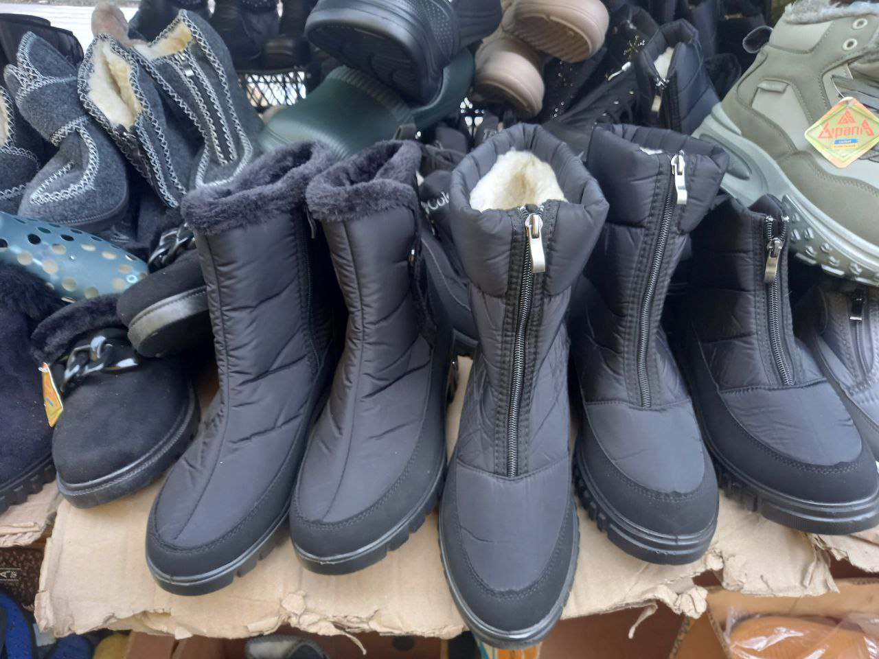 Підошва репається у перший сезон. Досвідчений швець — про те, як не помилитися з зимовим взуттям