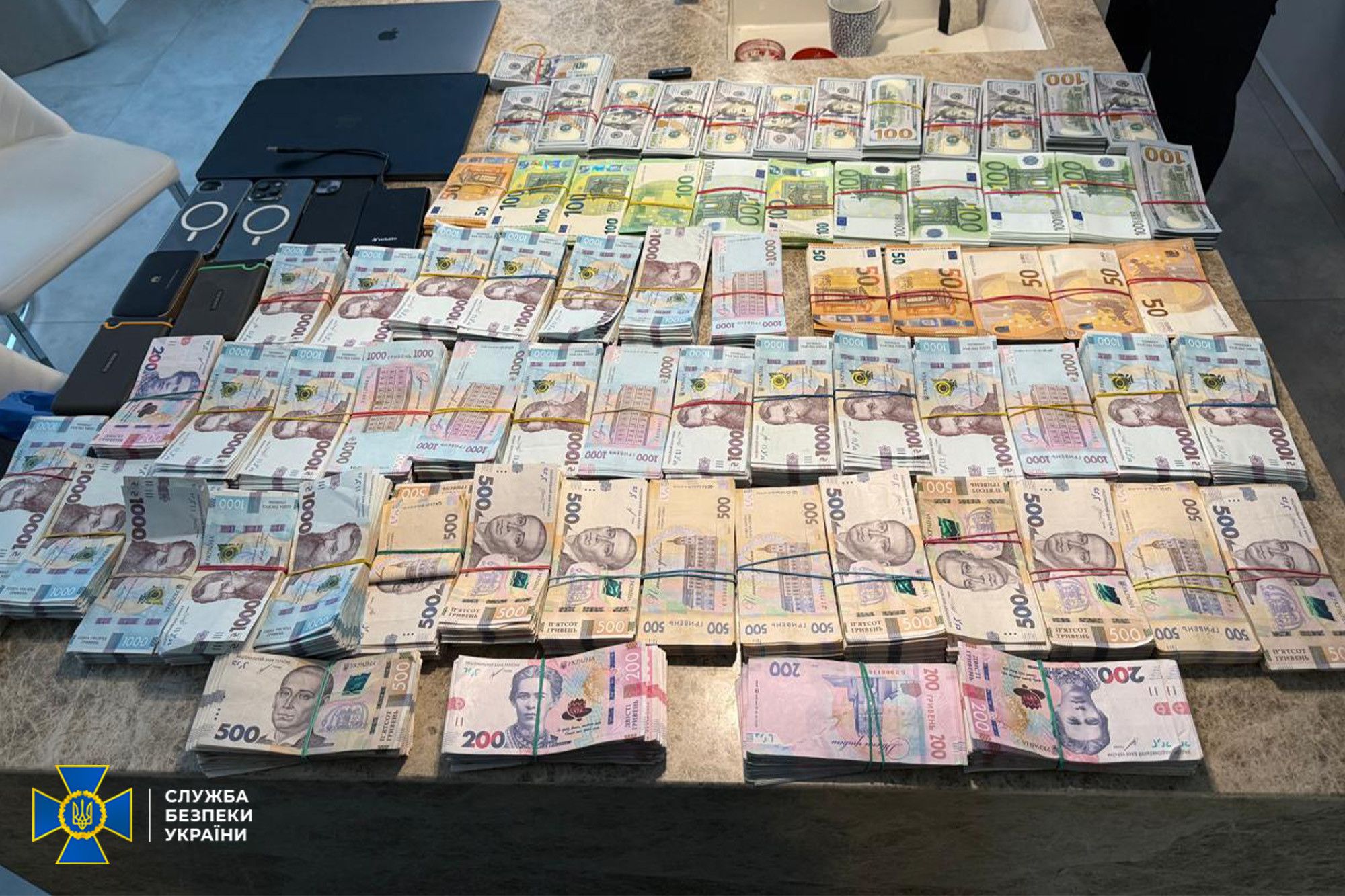 Правоохоронці викрили масштабну схему розкрадання грошей на ремонті Трипільської ТЕС.